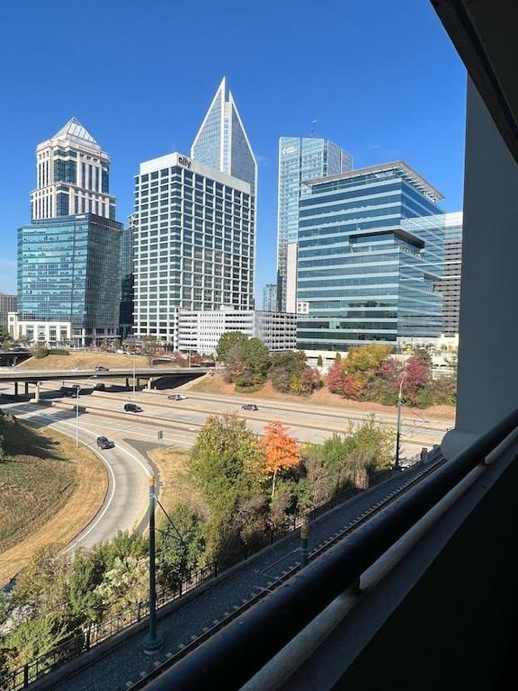 Spacious 2 Bedroom 2 Bathroom Apartment With Balcony In Uptown Charlotte! City Views & Free Parking! Екстериор снимка