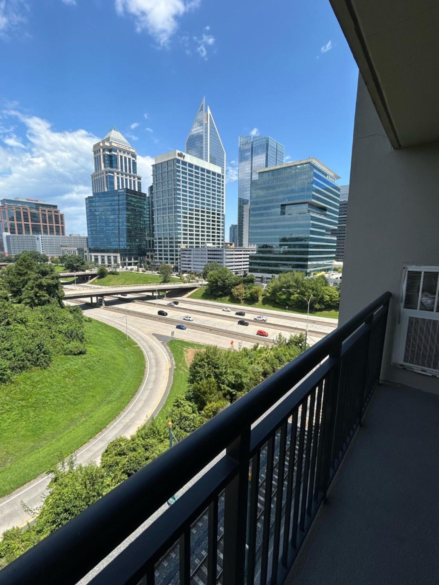 Spacious 2 Bedroom 2 Bathroom Apartment With Balcony In Uptown Charlotte! City Views & Free Parking! Екстериор снимка