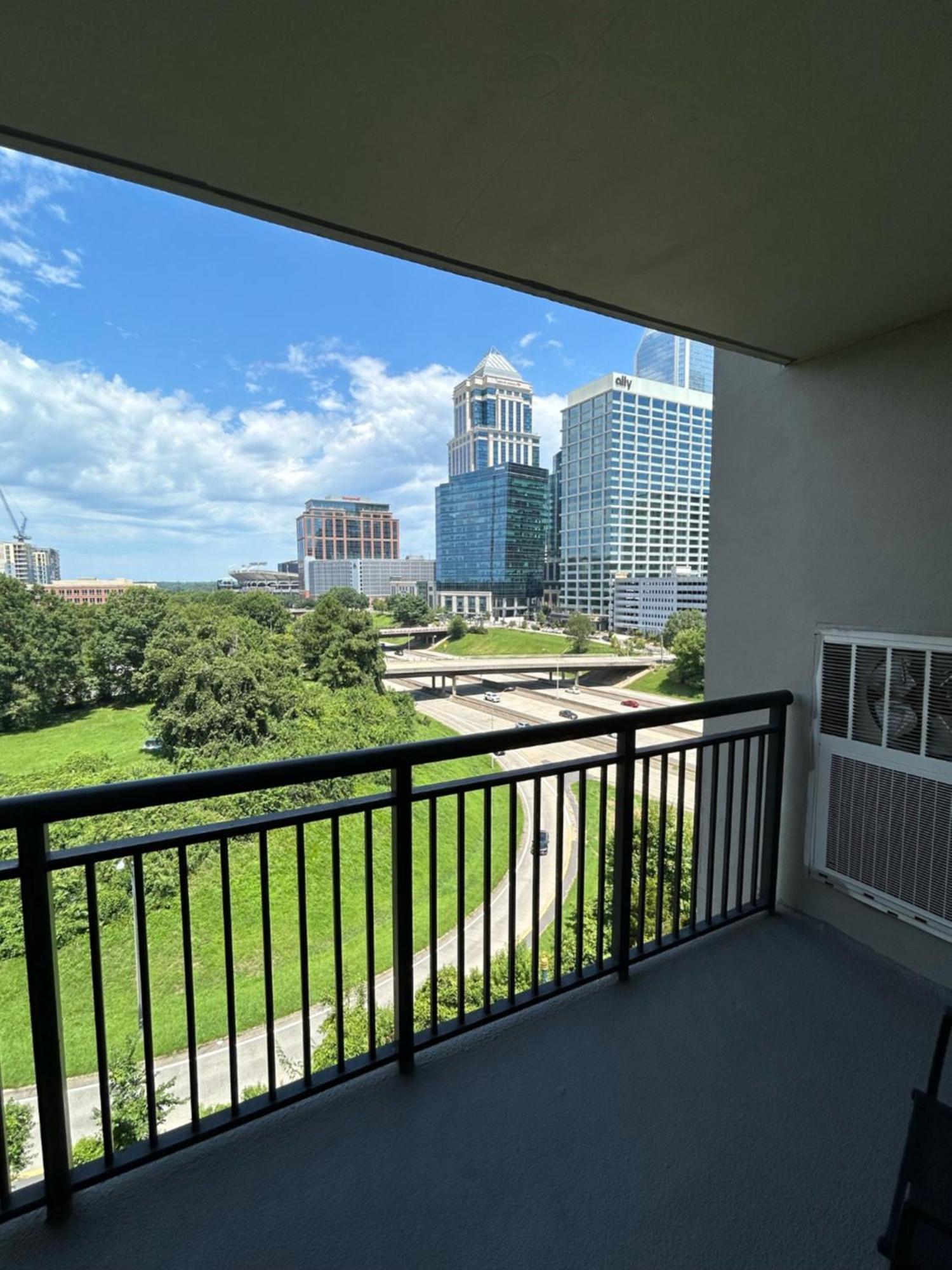 Spacious 2 Bedroom 2 Bathroom Apartment With Balcony In Uptown Charlotte! City Views & Free Parking! Екстериор снимка